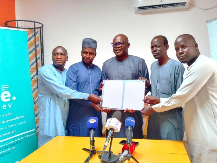 Tchad : renforcement des médias, signature d’un partenariat entre l’AMET, l’UJAI et MEDEV Tchad : renforcement des médias, signature d’un partenariat entre l’AMET, l’UJAI et MEDEV