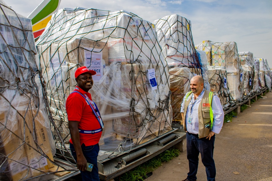 Solidarité Humanitaire : 28 tonnes d'aide française acheminées vers l'Est du Tchad Solidarité Humanitaire : 28 tonnes d'aide française acheminées vers l'Est du Tchad