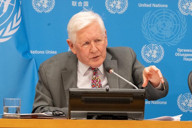 Robert Rae, président du Conseil économique et social des Nations-Unies (ECOSOC), explique aux journalistes l'importance du Forum politique de haut niveau (FPHN) et évoque les progrès accomplis vers la réalisation des Objectifs de développement durable (ODD). Photo : media.un.org