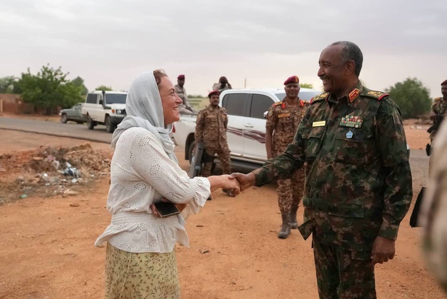 Soudan : Le général al-Burhan salue le courage d'une Britannique qui a décidé de rester pendant la guerre Soudan : Le général al-Burhan salue le courage d'une Britannique qui a décidé de rester pendant la guerre