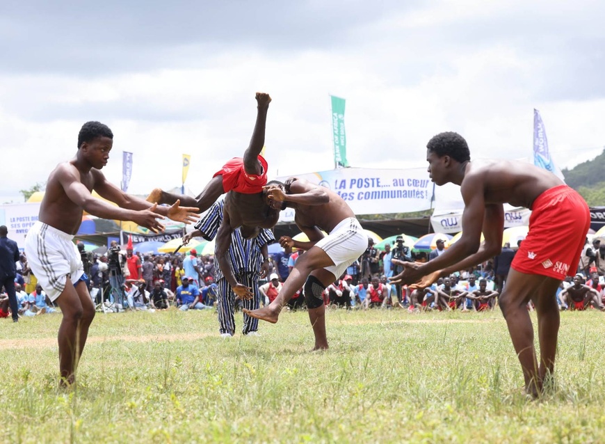 Togo : Pya célèbre la finale cantonale des luttes Evala en présence du Président Gnassingbé Togo : Pya célèbre la finale cantonale des luttes Evala en présence du Président Gnassingbé