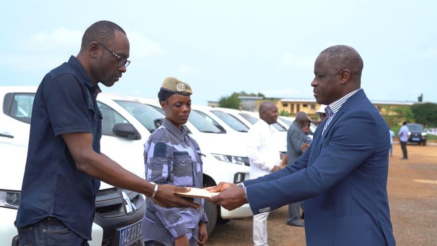 Gabon : Les Commissions Électorales Locales dotées de moyens roulants pour le double scrutin