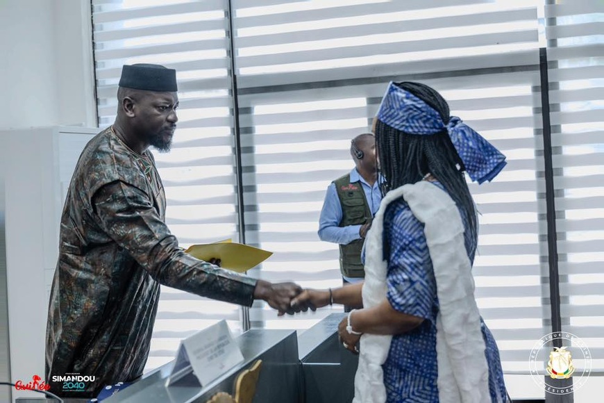Guinée : Le nouveau Gouvernement prête serment et tient son premier Conseil des ministres Guinée : Le nouveau Gouvernement prête serment et tient son premier Conseil des ministres