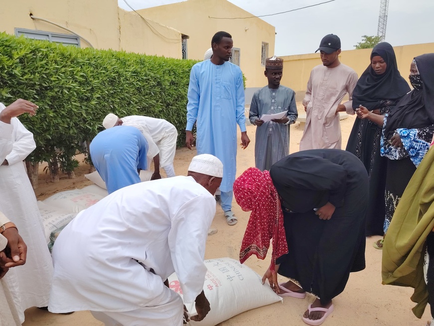 Tchad : des jeunes distribuent des vivres aux patients hospitalisés à Mao Tchad : des jeunes distribuent des vivres aux patients hospitalisés à Mao