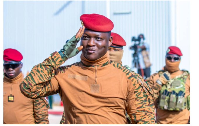 Burkina Faso : Le Capitaine Ibrahim Traoré célèbre la Révolution Démocratique et Populaire de Thomas Sankara