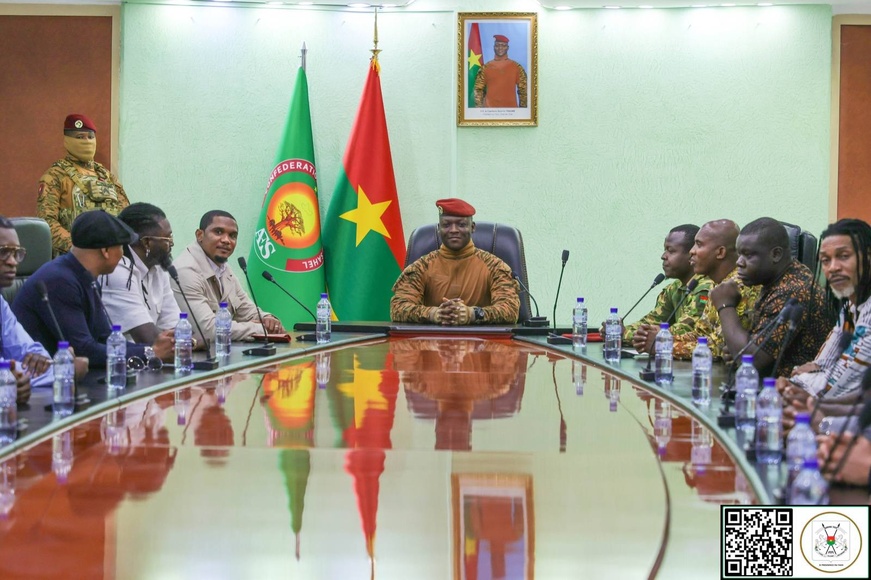 Burkina : le capitaine Ibrahim Traoré accueille les anciennes gloires du football africain Burkina : le capitaine Ibrahim Traoré accueille les anciennes gloires du football africain