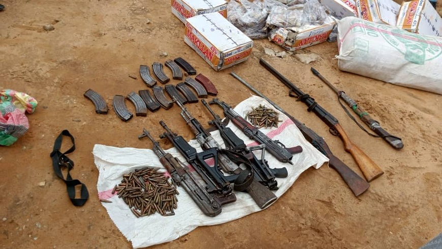 Tchad : Mayo-Kebbi Ouest, trois malfrats, un arsenal d’armes et des produits prohibés présentés à la presse Tchad : Mayo-Kebbi Ouest, trois malfrats, un arsenal d’armes et des produits prohibés présentés à la presse