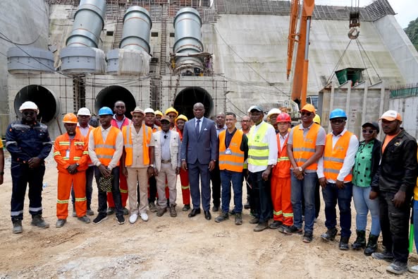 Gabon : le président de la République visite le chantier du barrage hydroélectrique de Kinguélé Aval