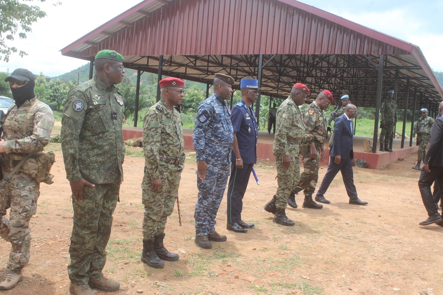 RCA : le président de la République aussi proche de son Armée RCA : le président de la République aussi proche de son Armée
