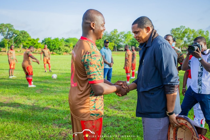 Burkina : des légendes du football africain expriment leur solidarité au président du Faso