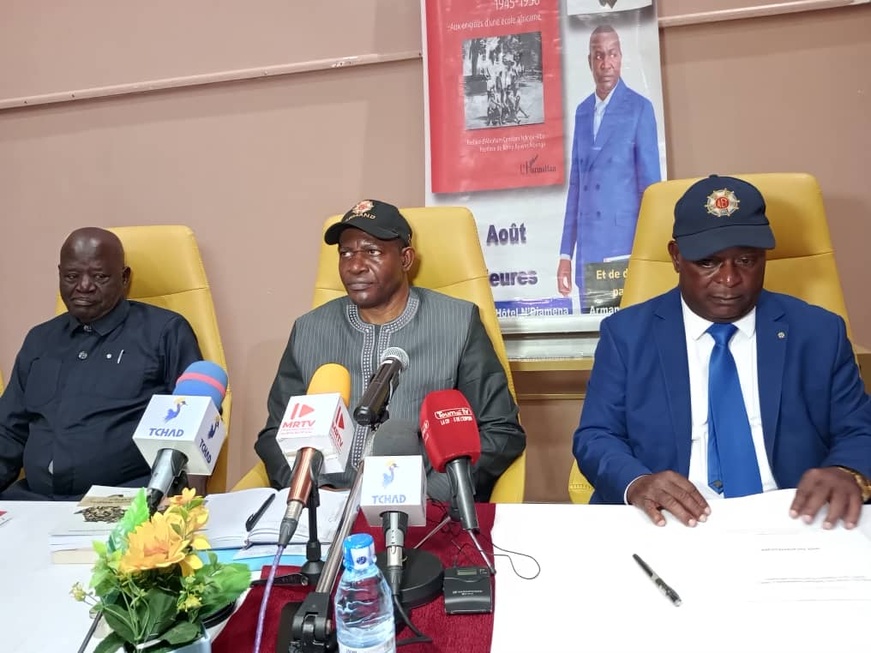 Tchad : l’Association des Enfants de Troupe présente le livre AET d’Armand Elenga Tchad : l’Association des Enfants de Troupe présente le livre AET d’Armand Elenga