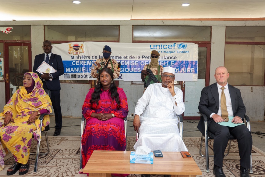 Tchad : Remise de manuels scolaires à la Maison Nationale de la Femme