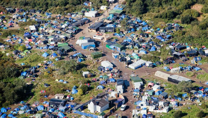 Vue aérienne de la «Jungle» de Calais, le 8 octobre. Photo Denis Charlet. AFP Vue aérienne de la «Jungle» de Calais, le 8 octobre. Photo Denis Charlet. AFP
