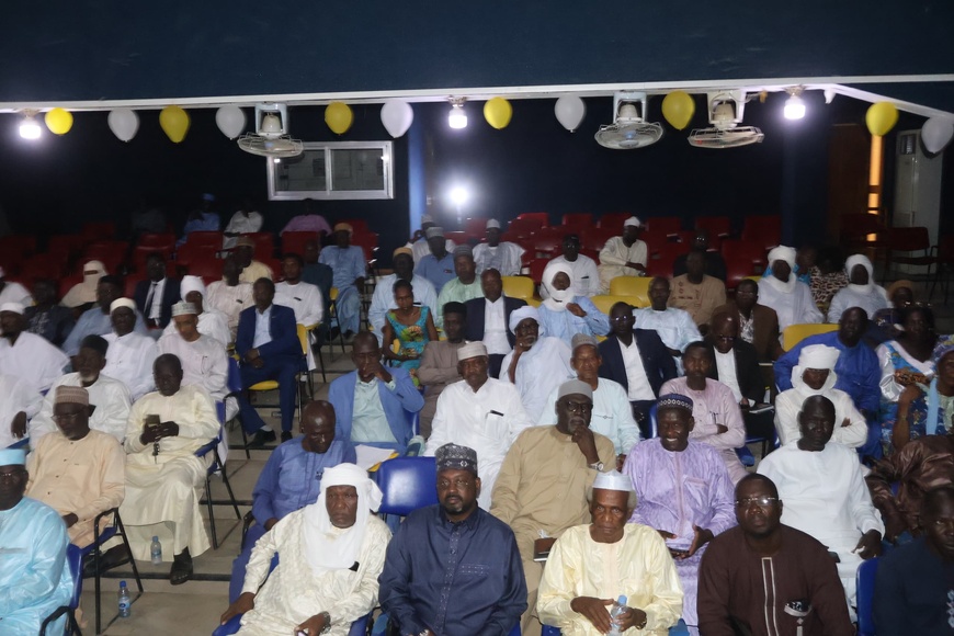 Tchad : Plus de 130 partis politiques soutiennent la révision de l’article 77 de la Constitution Tchad : Plus de 130 partis politiques soutiennent la révision de l’article 77 de la Constitution