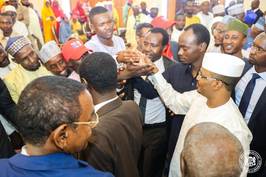 Tchad-RCA : Mahamat Idriss Deby Itno rencontre la communauté tchadienne de Bangui Tchad-RCA : Mahamat Idriss Deby Itno rencontre la communauté tchadienne de Bangui