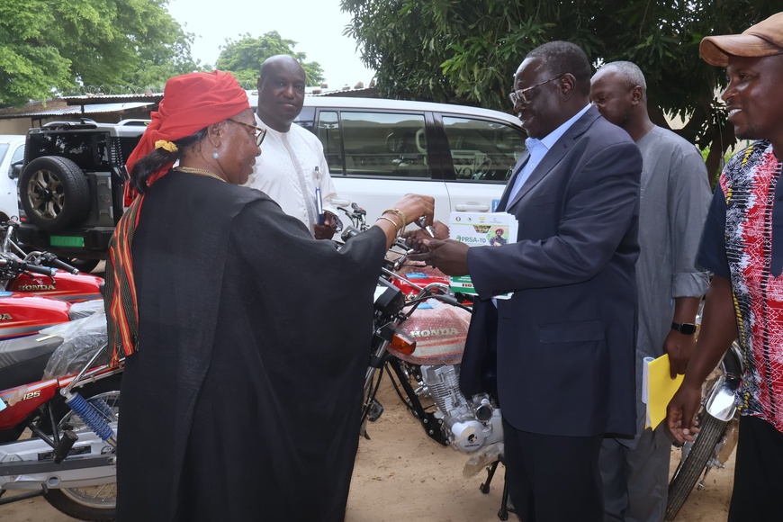 Tchad : le projet RENFORT remet des moyens roulants à la Direction Générale du Génie Rural et de l’Hydraulique Agricole Tchad : le projet RENFORT remet des moyens roulants à la Direction Générale du Génie Rural et de l’Hydraulique Agricole
