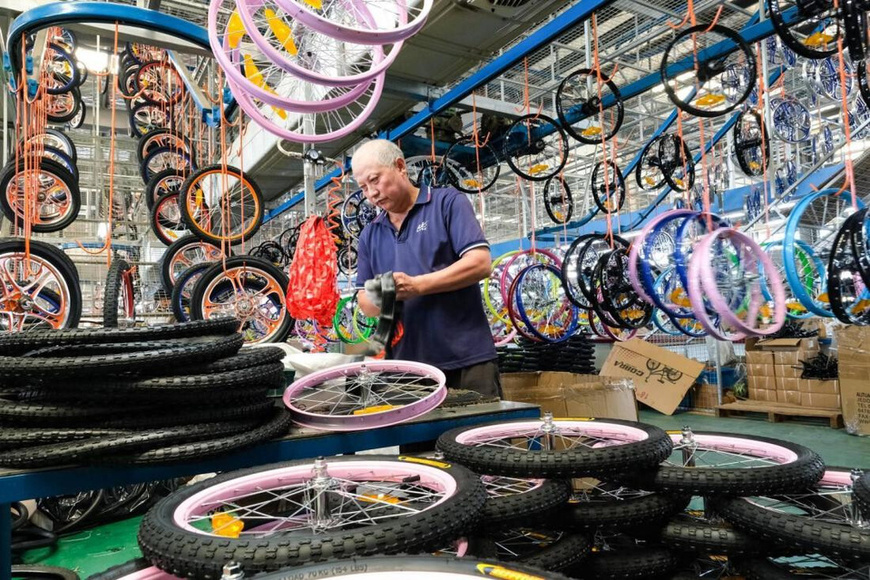 Bikes for export are manufactured in a workshop in an industrial park in Bengbu, east China's Anhui province, July 7, 2025. (Photo/Li Xiangqian)