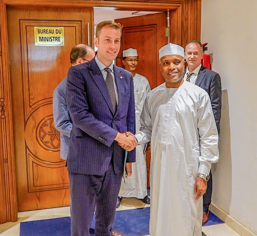 Tchad-France : le ministre d’Etat Abdoulaye Sabre Fadoul reçoit un parlementaire français Tchad-France : le ministre d’Etat Abdoulaye Sabre Fadoul reçoit un parlementaire français