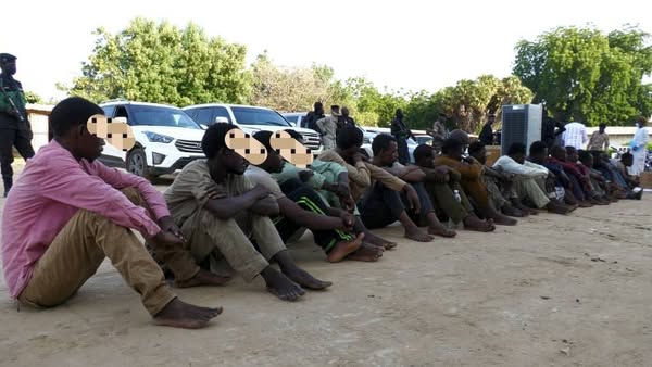 Tchad : Vingt-quatre présumés malfrats présentés à la presse à N'Djamena