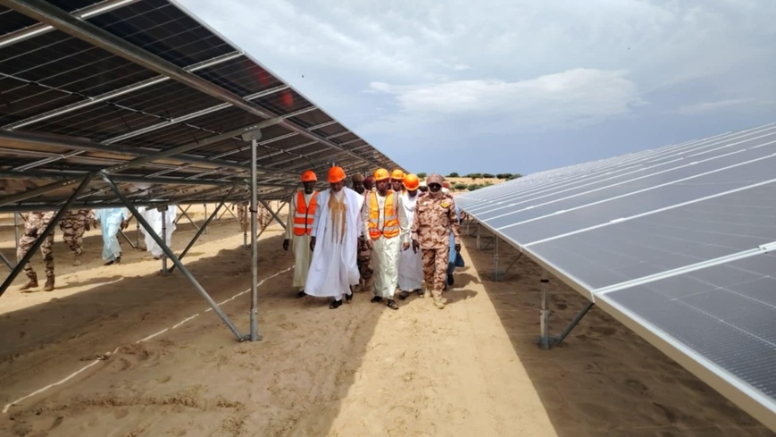 Tchad : visite de suivi des travaux des autorités du Kanem sur le site de la centrale solaire de Mao