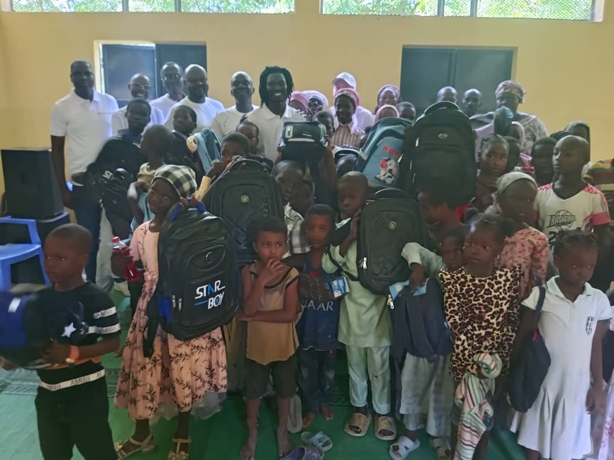Tchad : Casmir Bétel et PariezCash offrent 50 kits scolaires aux orphelins Tchad : Casmir Bétel et PariezCash offrent 50 kits scolaires aux orphelins