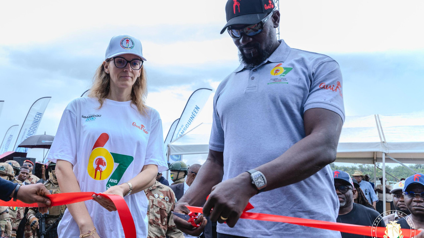 Le Chef de l’État en compagnie de son Épouse a officiellement réceptionné ce dimanche 28 septembre 2025 les quatre (4) premières locomotives de la Compagnie du TransGuinéen (CTG), dont la première porte le nom de son village “KŌMA”, symbolisant ainsi