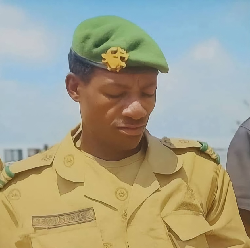 Niger : Le Maire d'Ayorou et Capitaine de l'Armée Assassiné par l'EI-Sahel Niger : Le Maire d'Ayorou et Capitaine de l'Armée Assassiné par l'EI-Sahel