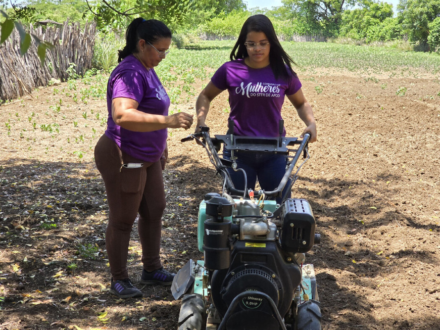 Local women attend an agricultural machinery training session organized by China in Apodi, Brazil. (Photo/Andre R. P)