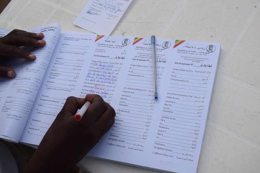 Des actes de naissance au Tchad. Illustration © UNHCR Des actes de naissance au Tchad. Illustration © UNHCR
