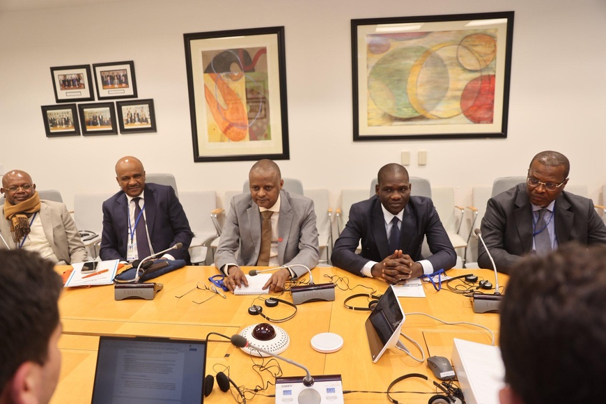 Le ministre d'Etat tchadien, Tahir Hamid Nguilin, accompagné du ministre du Commerce, Guibolo Fanga Mathieu, et de la délégation tchadienne, ont tenu une séance de travail clé avec le Département des Affaires Fiscales (FAD) du FMI. Le ministre d'Etat tchadien, Tahir Hamid Nguilin, accompagné du ministre du Commerce, Guibolo Fanga Mathieu, et de la délégation tchadienne, ont tenu une séance de travail clé avec le Département des Affaires Fiscales (FAD) du FMI.