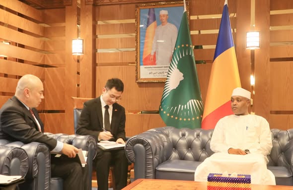 Tchad/Chine : Le Ministre d'État reçoit l'ambassadeur chinois