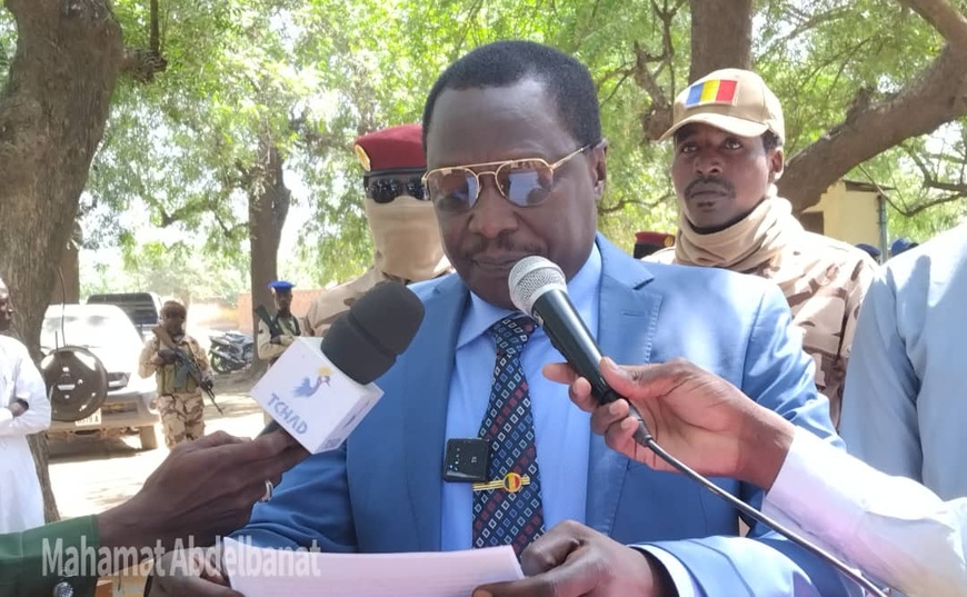 Tchad : l’AJECDES offre des fournitures aux élèves démunis à Am-Timan Tchad : l’AJECDES offre des fournitures aux élèves démunis à Am-Timan