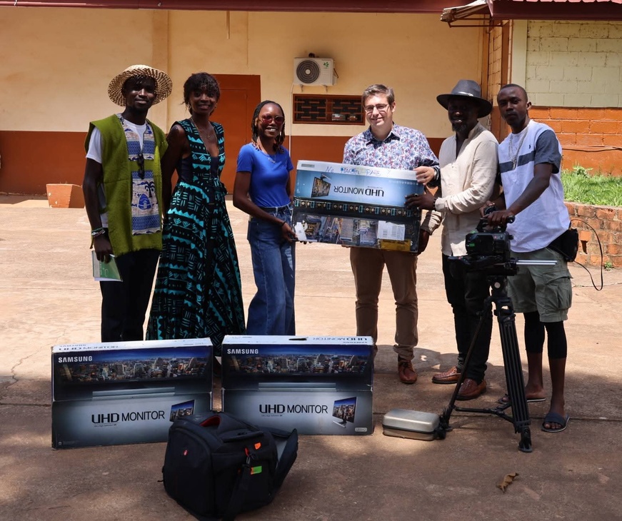RCA : L'Ambassade de France soutient le cinéma centrafricain avec un don de matériel RCA : L'Ambassade de France soutient le cinéma centrafricain avec un don de matériel