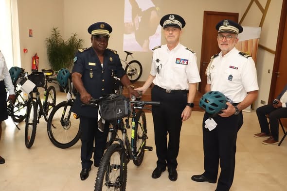 Gabon : La police de proximité de Libreville renforcée par une dotation en VTT