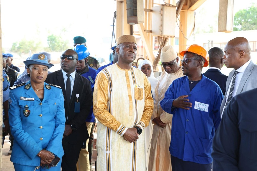 Mali : le Premier ministre stimule les agents du bureau des pétroles, des douanes et de l’OMAP