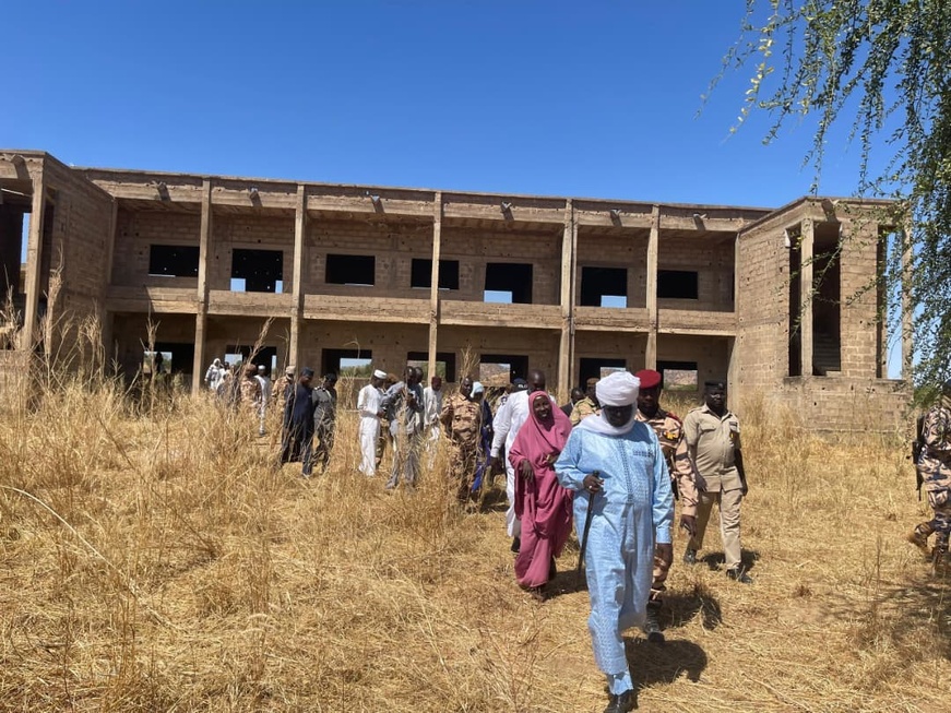 Tchad : au Sila, le délégué général inspecte les chantiers inachevés à Goz-Beïda Tchad : au Sila, le délégué général inspecte les chantiers inachevés à Goz-Beïda