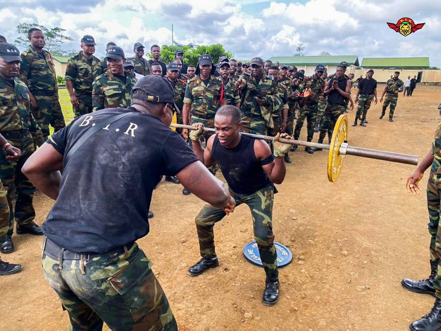 Cameroun : Le Bataillon d’Intervention Rapide rend hommage à ses héros tombés au champ d’honneur