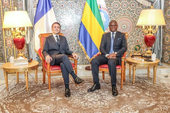Gabon : Le Président Brice Clotaire Oligui Nguema reçoit son homologue Emmanuel Macron pour une visite d’État