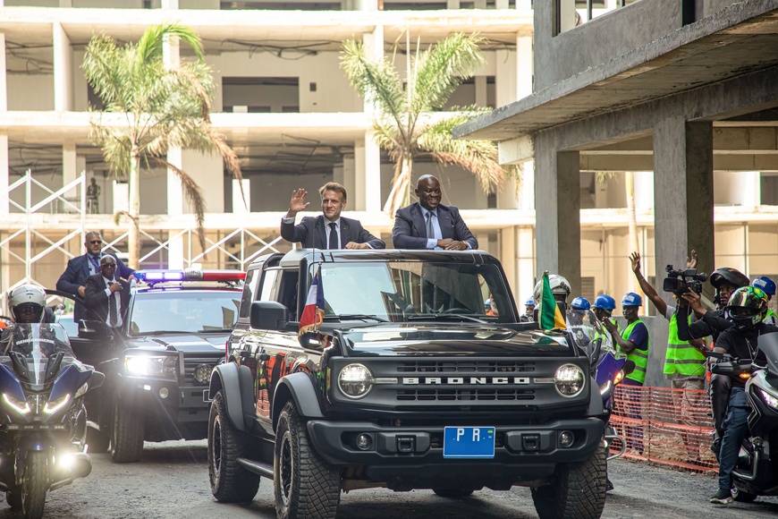 Gabon : Le Président Oligui Nguema et son homologue Emmanuel Macron visitent les chantiers structurants de Libreville Gabon : Le Président Oligui Nguema et son homologue Emmanuel Macron visitent les chantiers structurants de Libreville
