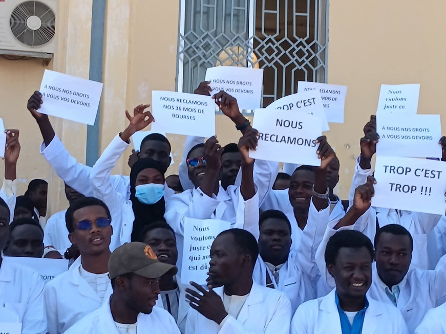 Tchad : à Abéché, sit-in des étudiants de la Faculté des Sciences pour de meilleures conditions d’études Tchad : à Abéché, sit-in des étudiants de la Faculté des Sciences pour de meilleures conditions d’études