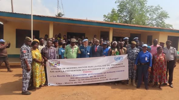 RCA : La MINUSCA et la Police Nationale sensibilisent les moto-taxis du 6ᵉ arrondissement à la sécurité routière