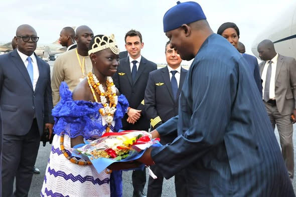 Arrivée du Président Adama Barrow à Abidjan pour l'investiture du Président Ouattara