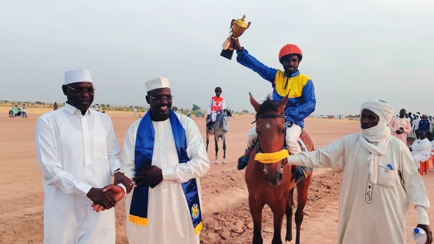 Tchad - Ouaddaï : Succès populaire pour le lancement du tournoi de course hippique à Abéché Tchad - Ouaddaï : Succès populaire pour le lancement du tournoi de course hippique à Abéché
