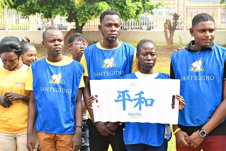 RCA : le président de la République visite la clinique Sant 'Egidio à Bangui RCA : le président de la République visite la clinique Sant 'Egidio à Bangui