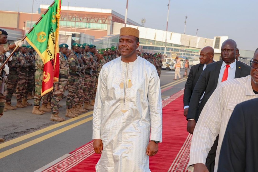 Mali - Niger : Départ du Premier Ministre nigérien après la réunion sur la BCID-AES Mali - Niger : Départ du Premier Ministre nigérien après la réunion sur la BCID-AES