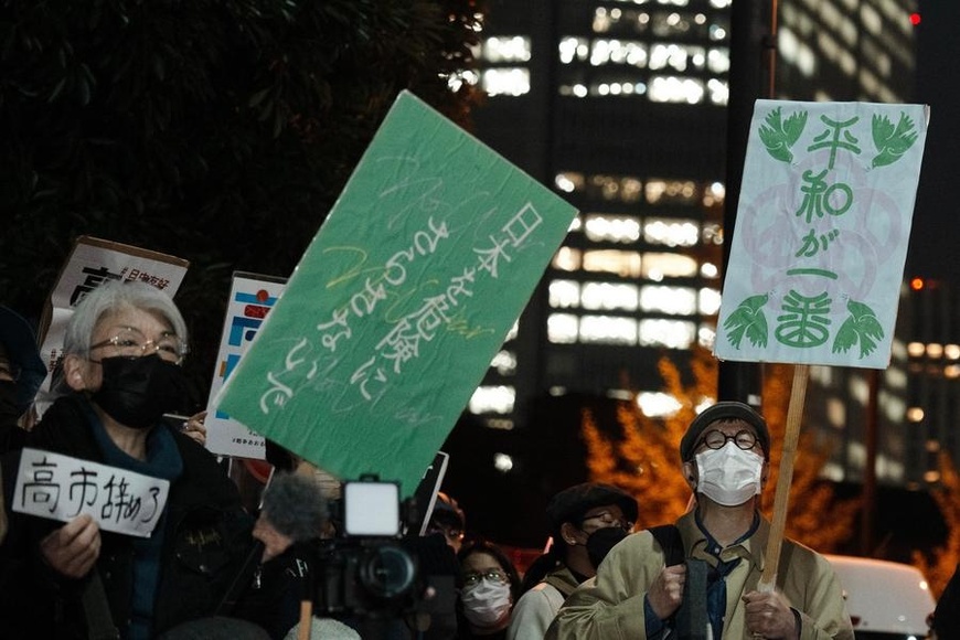 People attend a protest in front of the Japanese prime minister's official residence in Tokyo, Japan, Nov 21, 2025. [Photo/Xinhua]