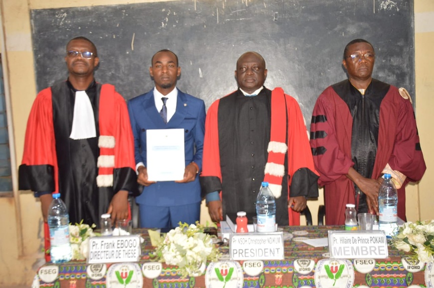 Abakar Ousmane Ahmat soutient brillamment sa thèse de doctorat en sciences politiques sur le bassin du lac Tchad Abakar Ousmane Ahmat soutient brillamment sa thèse de doctorat en sciences politiques sur le bassin du lac Tchad