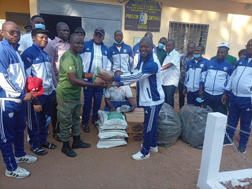Cameroun - Garoua : Les "Vétérans" apportent réconfort et dons à la Prison Centrale Cameroun - Garoua : Les "Vétérans" apportent réconfort et dons à la Prison Centrale