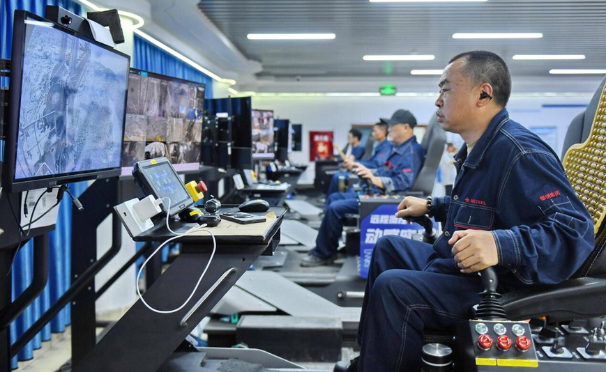 Miners remotely control mining machineries via 5G network in a control room of a mining company in Panzhihua, southwest China's Sichuan province. (Photo/Li Xiangyu)