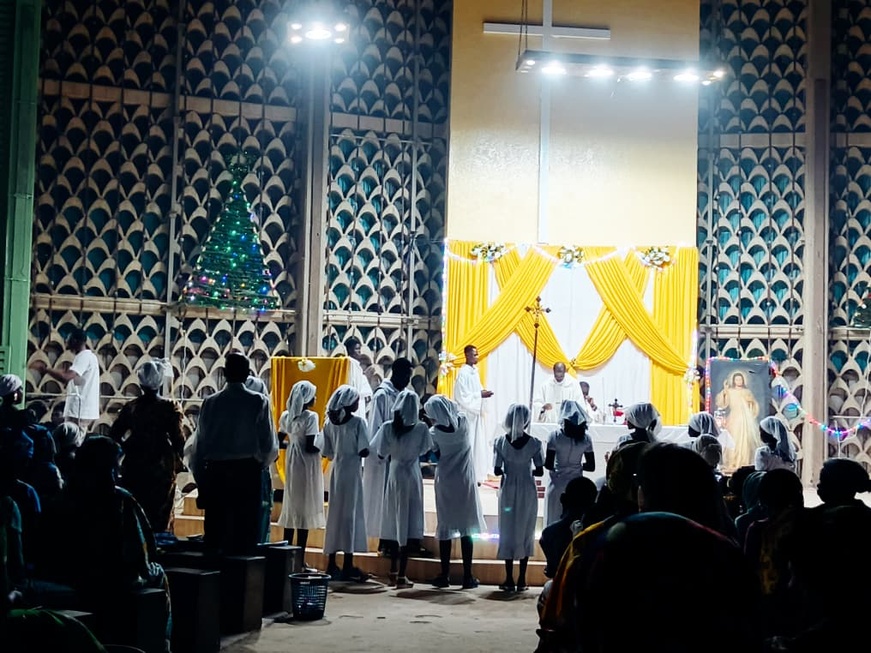 N’Djamena : à la paroisse Emmanuel d’Abena, le Père Évita appelle à une conversion du cœur pour Noël